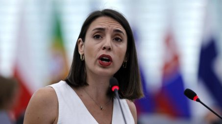 Irene Montero califica de error ausencia de Gobierno español en investidura de Sheinbaum