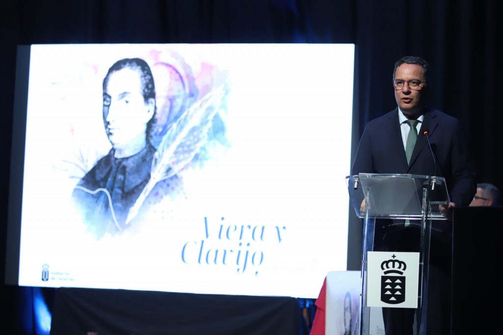 FOTO. Imagen de archivo de Poli Suárez, durante la entrega de las distinciones Viera y Clavijo 2023