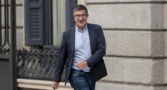 El PSOE niega que Illa se reúna con Puigdemont para «allanar» el camino a los presupuestos