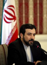 El ministro de Exteriores iraní viaja a Omán para las negociaciones con EE.UU.