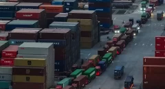EE. UU. impone actualmente aranceles del 53,6 % a China, revela ministro chino de Comercio