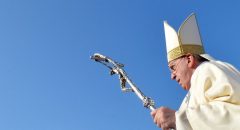 Sánchez elogia el «legado profundo» por la justicia social que deja el papa Francisco