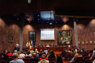 010525 Imagen de la reunión mantenida con el sector empresarial del municipio de San Sebastián de La Gomera