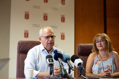 050525-casimiro-curbelo-presidente-del-cabildo-y-rosa-elena-garcia-consejera