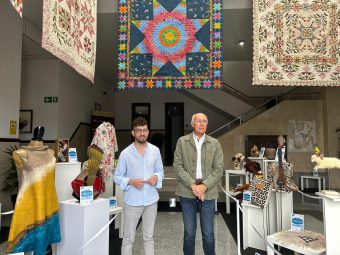 Concejal de Cultura, Samuel Hernández, y el alcalde de Santa Úrsula Juan Acosta en la exposición (1)