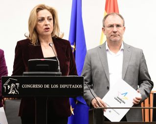 Cristina Valido y presidente Cabildo La Palma Sergio Rodríguez en Congreso 280125
