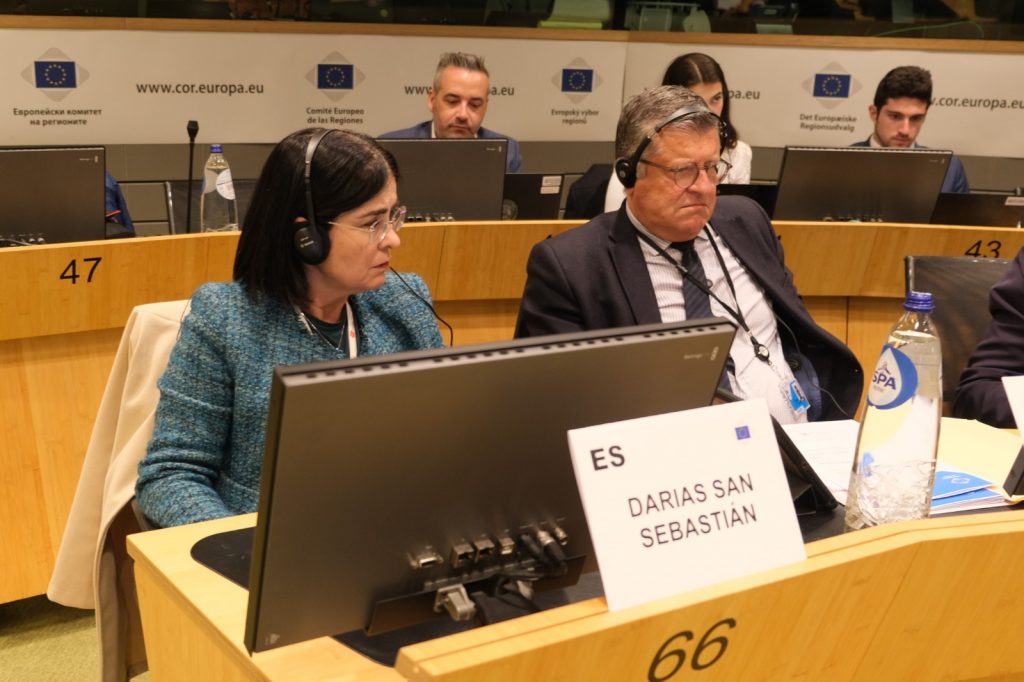Darias participa por primera vez como vicepresidenta primera en la Comisión CIVEX del CDR.