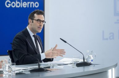 Economía analiza toda la información de la opa para ver si la eleva a Consejo de Ministros
