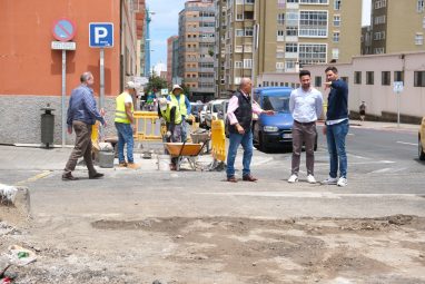 El Ayuntamiento mejora la accesibilidad en Madera y Corcho con la eliminación de barreras arquitectónicas y la creación de dos nuevos pasos de peatones 1