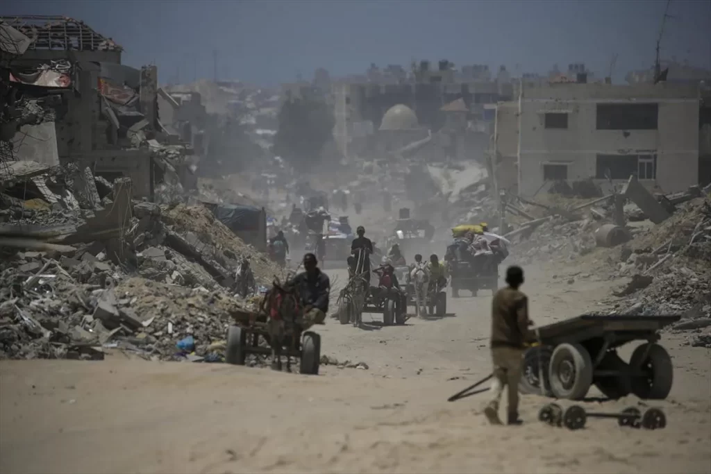 El Ejército israelí mata a más de medio centenar de gazatíes en otra noche de ataques