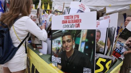El Gobierno saluda la liberación del rehén estadounidense-israelí en manos de Hamás