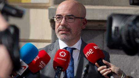 El delegado de Gobierno niega que se le notificasen incumplimientos de la asesora de Gómez