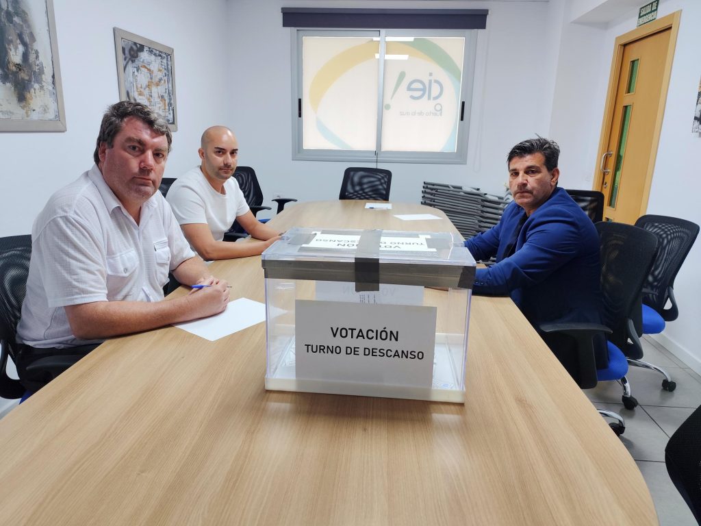 El edil Alberto Cabo asistió al recuento de los votos del sector del taxi