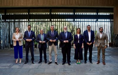 Foto de familia de la presentación del barómetro.jpg