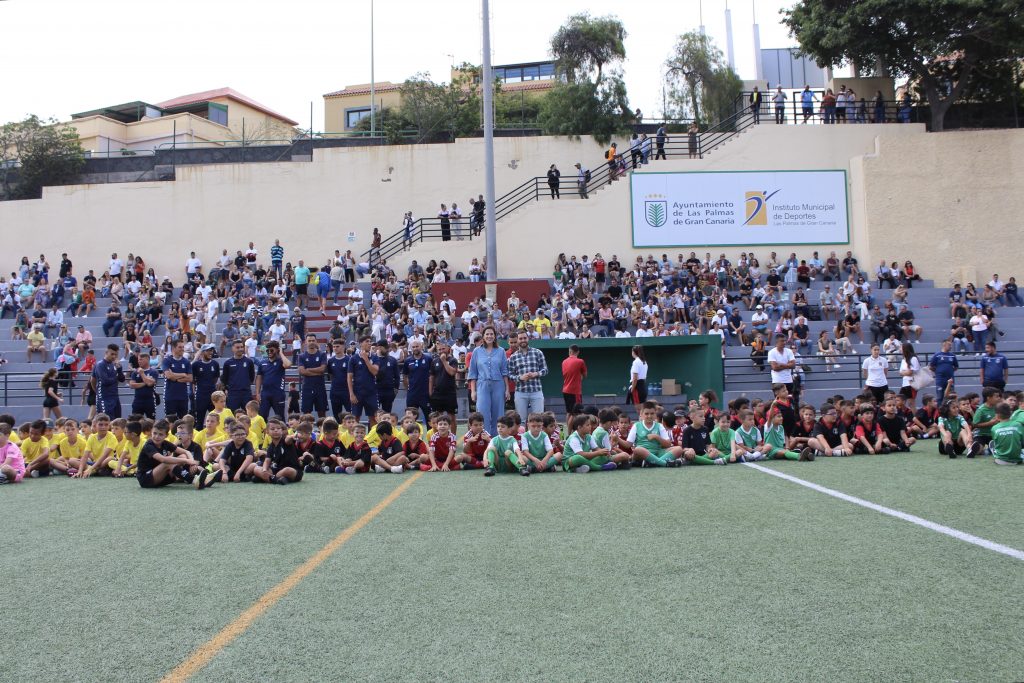 Foto de familia en la clausura de la temporada 2024-2025 de las Escuelas Deportivas Municipales