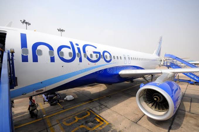 India cierra su espacio aéreo a aerolíneas paquistaníes en medio de crecientes tensiones