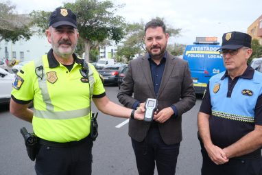 La Policía Local incorpora nuevos etilómetros de última generación para reforzar los controles de alcoholemia (1)