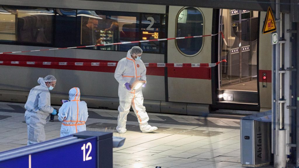 La Policía informa de 18 heridos en el ataque de una mujer armada con cuchillo en Hamburgo