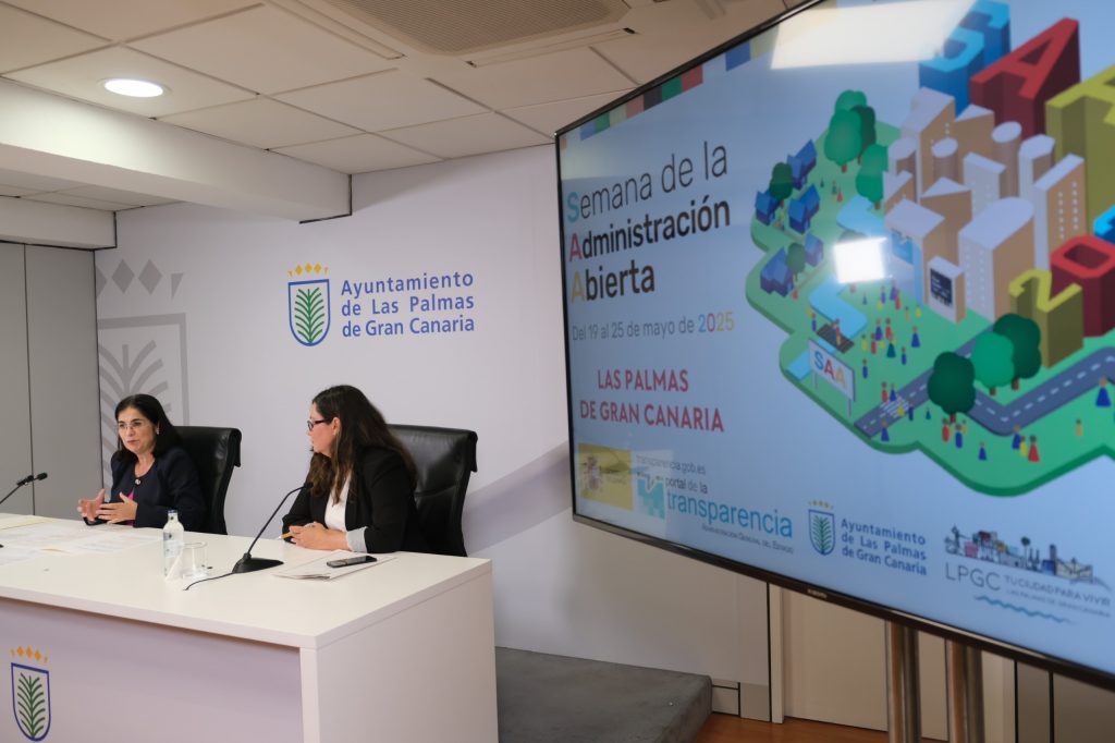 La alcaldesa, Carolina Darias, junto a la directora general de Gobernanza del Ayuntamiento, Fayna Álamo