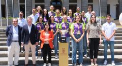 La alcaldesa, Carolina Darias, y la concejala de Deportes, Carla Campoamor, en la recepción del Heidelberg, campeón de liga de voleibol