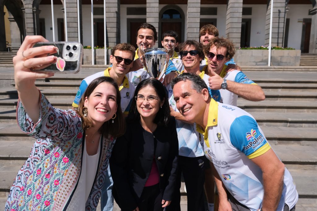 La alcaldesa Darias recibe al Molina Sport Gran Canaria, campeón de Europa en hockey línea 3