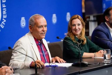 La-presidenta-Rosa-Davila-y-el-consejero-de-Empleo-Efrain-Medina (5)
