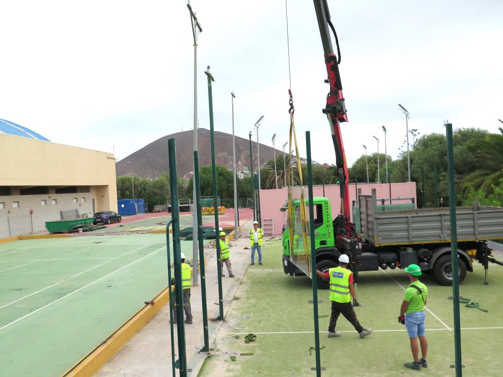 Las pistas de tenis y pádel de la ciudad deportiva, junto al pabellón, fueron derruidas antes del pasado verano (2)