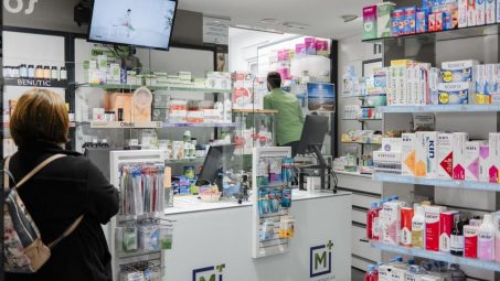 Los farmacéuticos piden a Sanidad retirar el sistema de precios de la ley del medicamento
