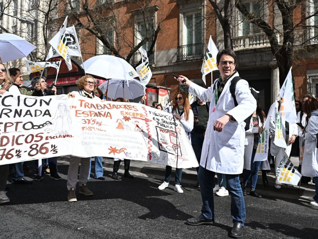 Los sindicatos médicos aplazan su huelga contra el estatuto de Sanidad al 13 de junio