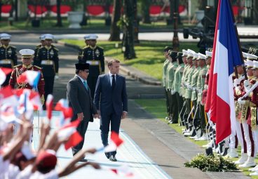 Macron visita Indonesia con la mirada puesta en reforzar lazos en defensa y energía