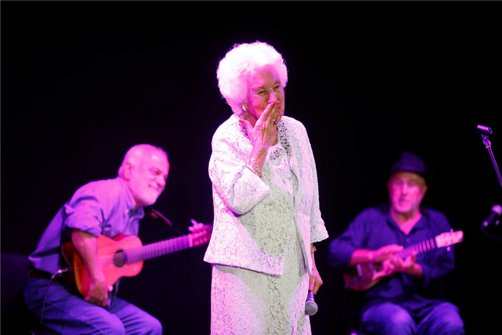 María Mérida junto a 'El colorao' y Pérez Cruz en 2019 en el histórico concierto