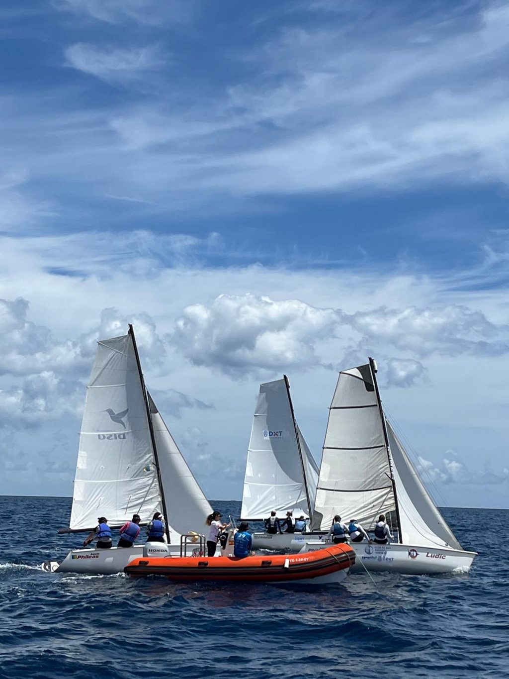 NP250501 REGATA DE LA MUJER 01