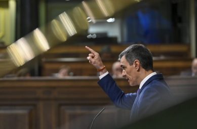 Pedro Sánchez felicita a Mark Carney durante su primera conversación telefónica