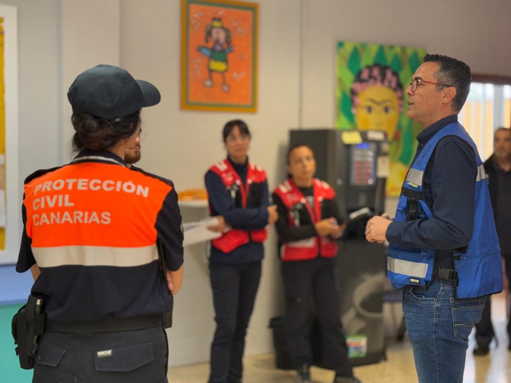 Proteccioìn Civil y la Policiìa Local colaboran para mejorar la seguridad en los centros educativos del municipio