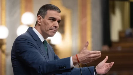 Sánchez dice que parte del plan de Defensa irá a sectores vulnerables a los aranceles
