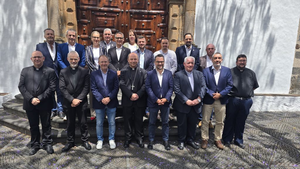 Vuelta a la Isla Virgen de las Nieves