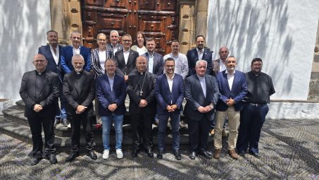 Vuelta a la Isla Virgen de las Nieves