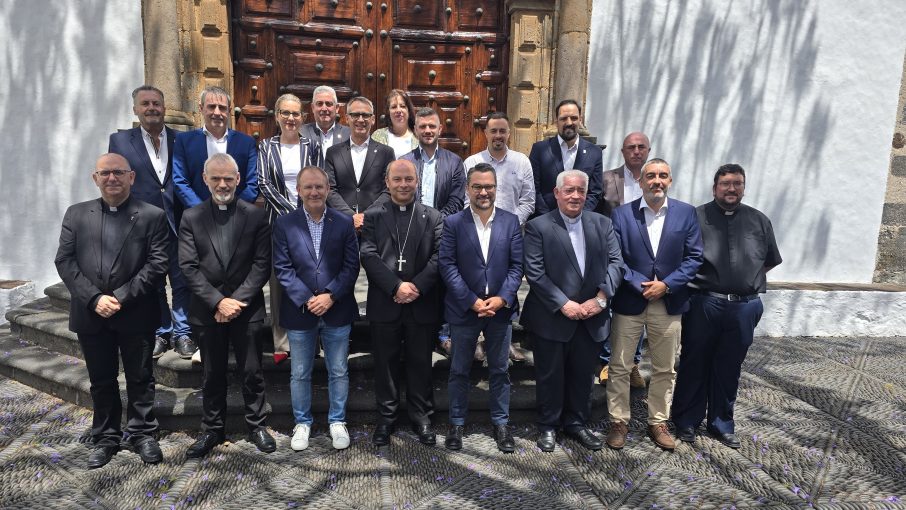 Vuelta a la Isla Virgen de las Nieves