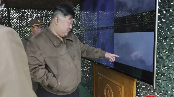 el-lider-norcoreano-kim-jong-un-supervisa-un-simulacro