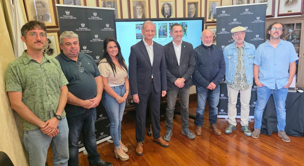 izq a dcha. empresa digit. gerente Pinolere, concejala barrio, alcalde, director general, presidente Pinolere, director hasta hoy y nuevo director