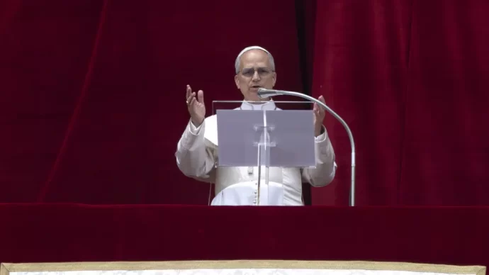 papa-leone-xiv-durante-il-regina-coeli-in-vaticano