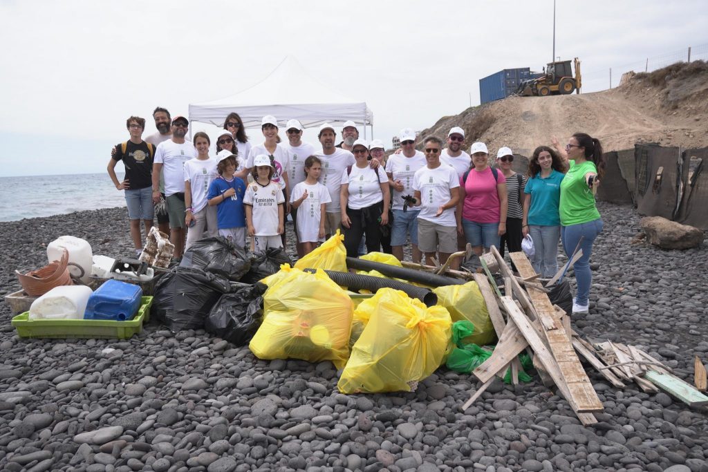 250607_tfe_trancisioneco_limpiezaplaya2-2048x1365