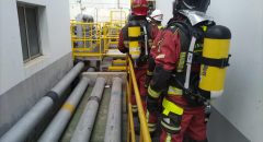 Bomberos de Las Palmas de Gran Canaria participan en un simulacro en una petrolera del Puerto de La Luz
