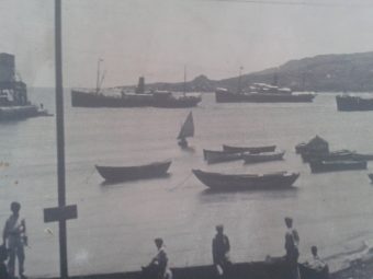 Barquillo de vela latina en el puerto de Santa Cruz de La Palma 1900