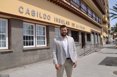 El consejero del Cabildo de La Palma, Darwin Rodríguez, detalla la inversión de 41,72 millones de euros a Infraestructuras en 2025