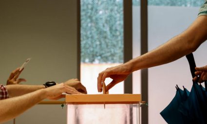 Demuestran que el cerebro de votantes de PP y PSOE reacciona diferente ante la corrupción