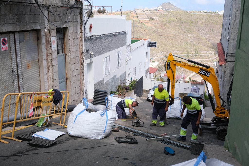 El Ayuntamiento inicia las obras para mejorar la red de saneamiento en el barrio de Tenoya 2