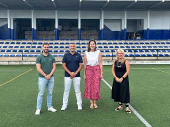 El Ayuntamiento renueva los asientos y vestuarios del campo de fútbol Juan Guedes