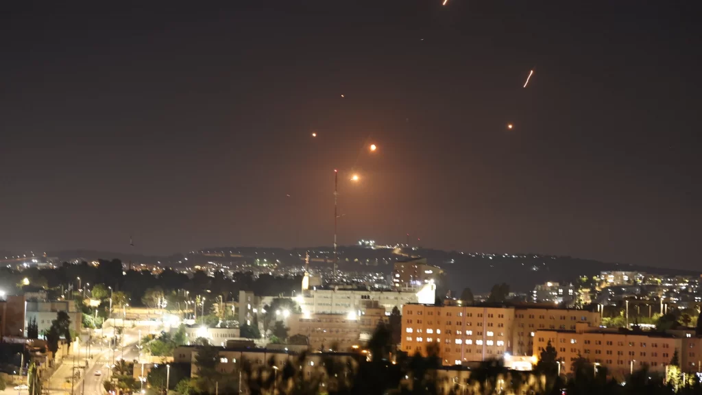 El Ejército israelí informa de un cuarto ataque de misiles iraníes sobre el país