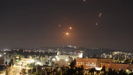 El Ejército israelí informa de un cuarto ataque de misiles iraníes sobre el país
